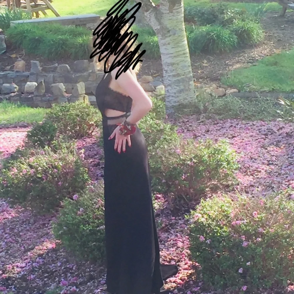 Formal dress - Picture 1 of 2